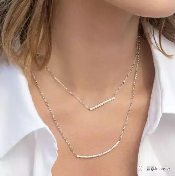 7种时尚又有品位的饰品搭配方法,百搭不过时的饰品有哪些