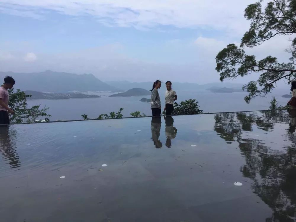 高锟获得诺贝尔奖颁奖现场,高锟多少岁患上了脑退化症