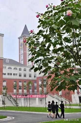 成都这所高校有几个校区，而且就业率奇高！