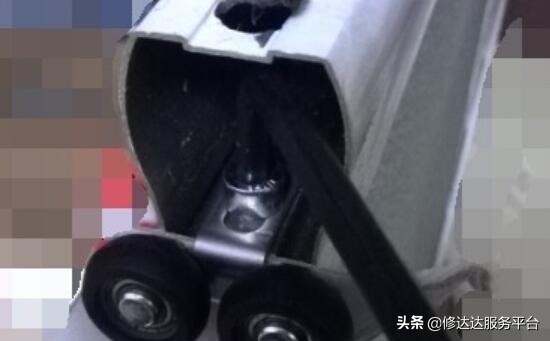 阳台推门推不动了怎么办,阳台塑钢推拉门太重推不动怎么办