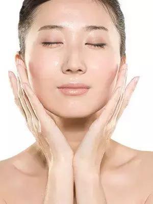 要怎么上妆才不会浮粉,上妆后浮粉起皮怎么补救