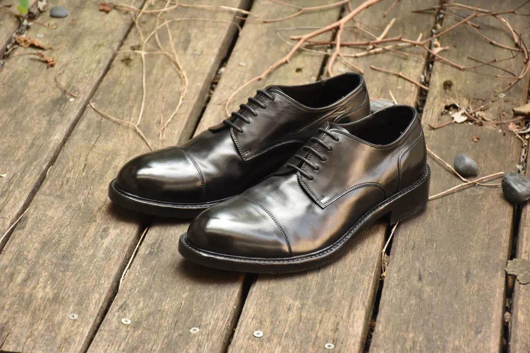 为什么有人花钱买二手鞋,为什么有人愿意为你花钱