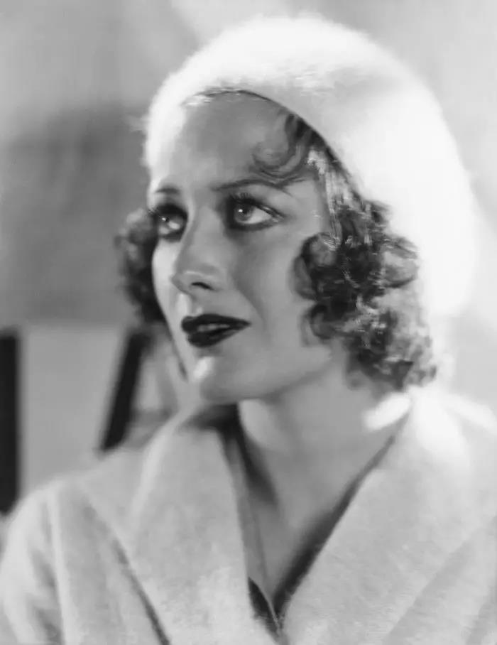 琼克劳馥小时候,琼克劳馥感情经历