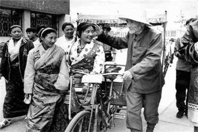 88岁白方礼：我老了，三轮车蹬不动了，这是给孩子们的最后一笔钱