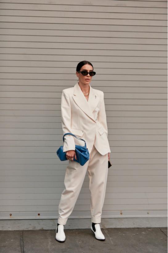 今年流行奶油风穿搭,秋冬奶油色穿搭