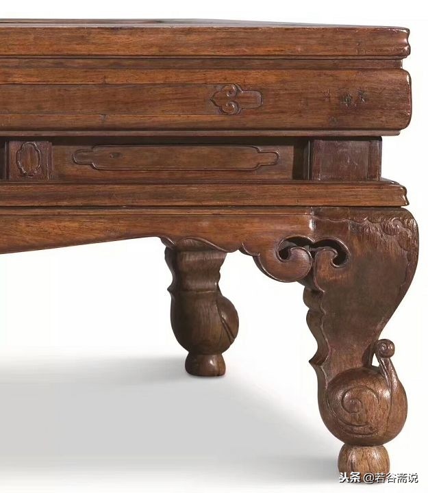 你看这张榻：破旧吗？破旧！大气磅礴吗？没觉得！可它值3105万！