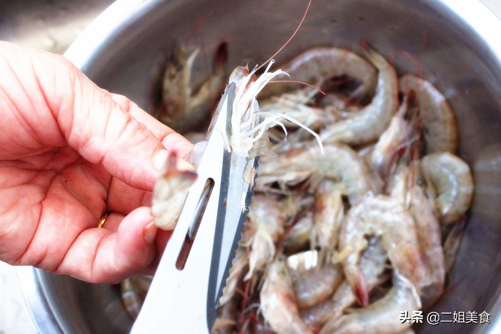 大虾处理干净最快最简单方法,大虾怎么处理又干净又快