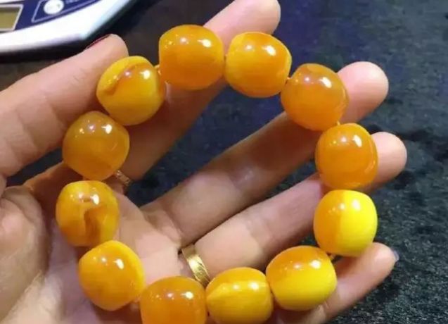 蜜蜡琥珀有多少种颜色,蜜蜡琥珀值钱吗知乎