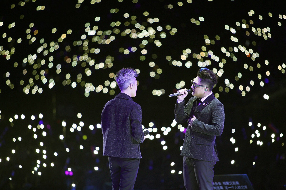 两个壮汉的好妹妹乐团如何成长到现在的？