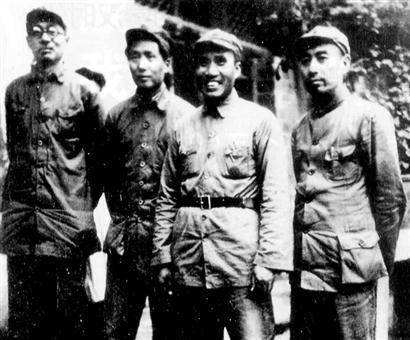 他是红军领袖、“*匪赤**头子”,毛*东泽**说：“朱不能没有毛，毛不能没有朱”