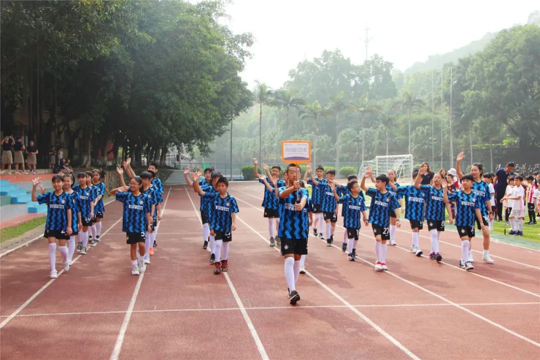校园足球点燃绿茵梦想,校园足球联赛拉开序幕
