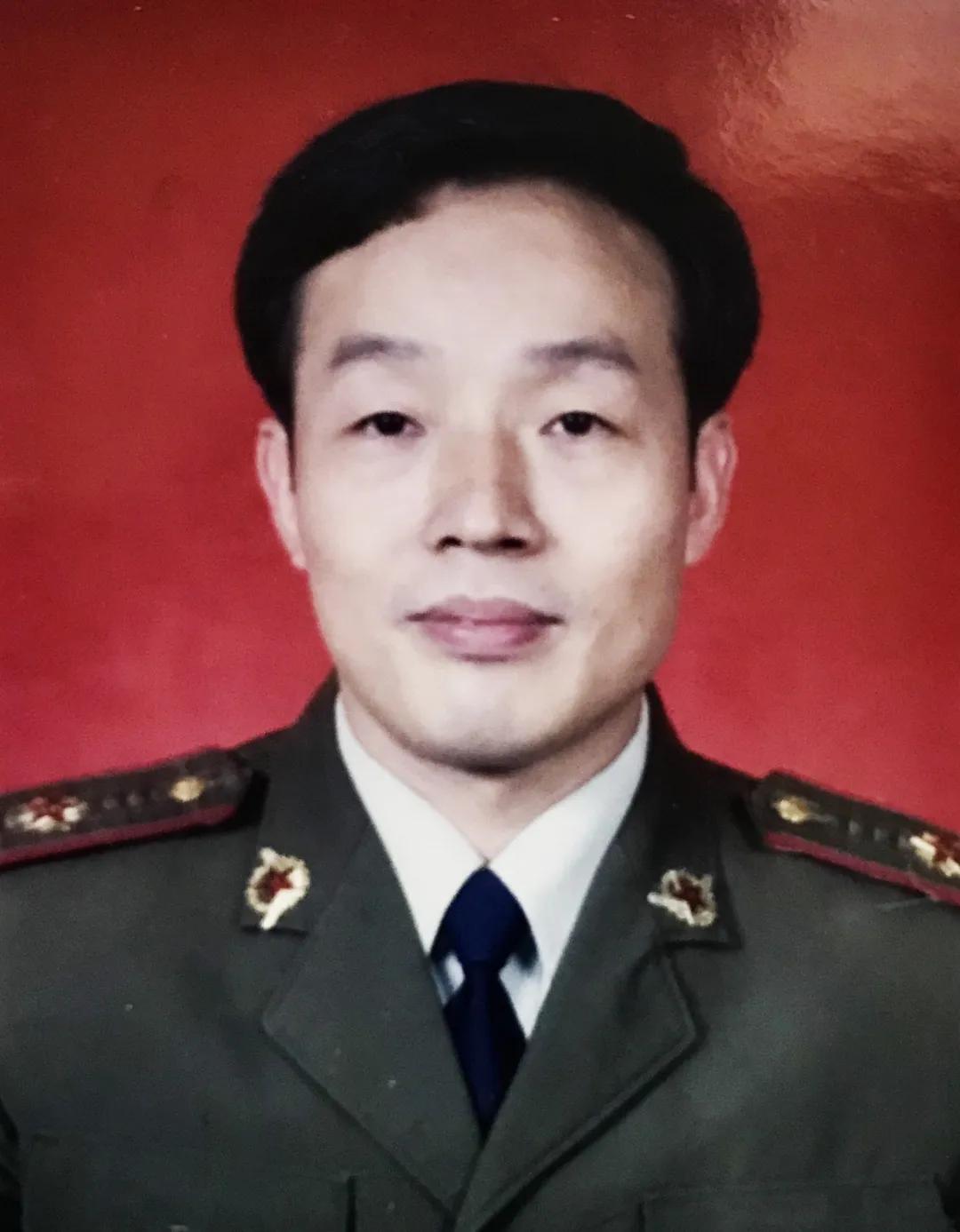 既是军人又是医生,是医者也是患者