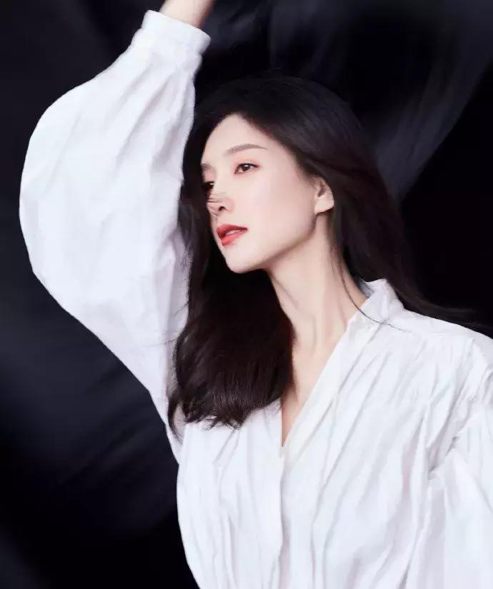 江疏影的衣品到底有多好,随便穿件连衣裙都能吊打90%的女星