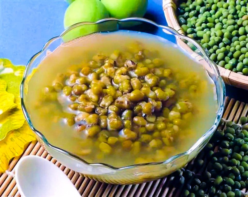 煮出颜色碧绿的绿豆汤的正确方法,怎么煮出来的绿豆汤不会变颜色