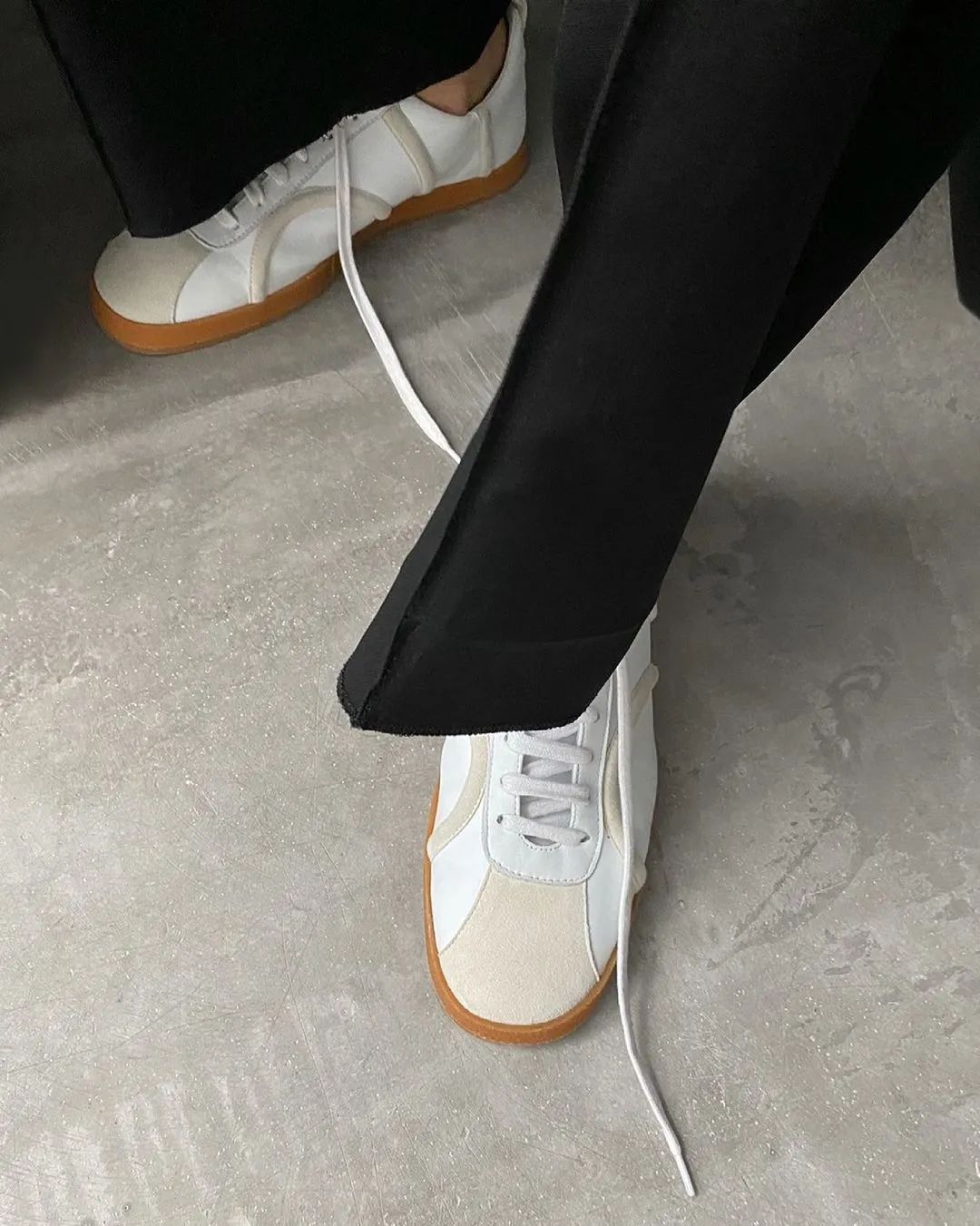 德训鞋奶油蓝白,白百何黑色德训鞋穿搭