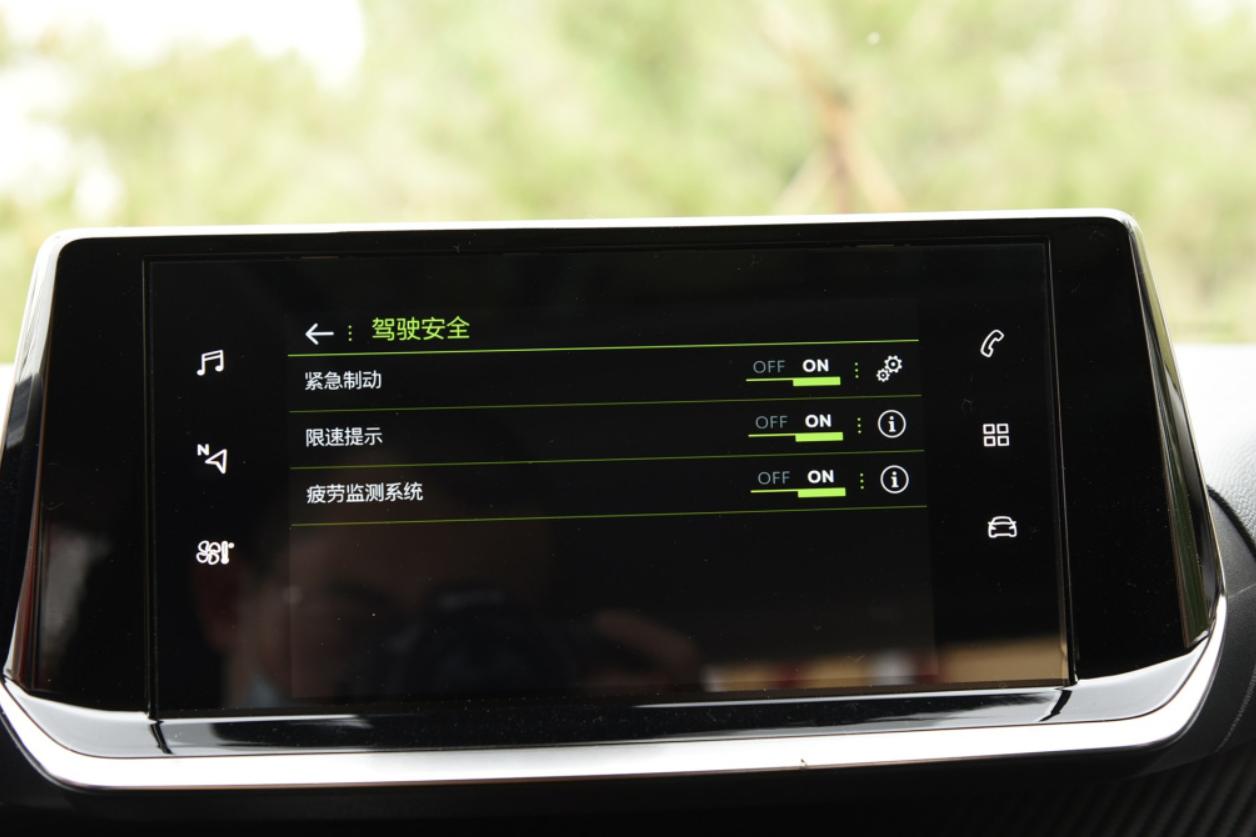 标致2008新款试驾百公里加速,标致全新2008一箱油能跑多少公里