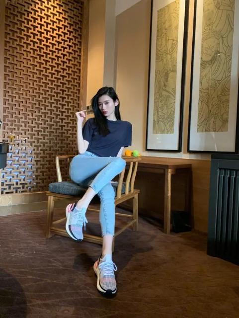 超级霸气豪门阔太奚梦瑶,豪门阔太奚梦瑶衫衣半露香肩