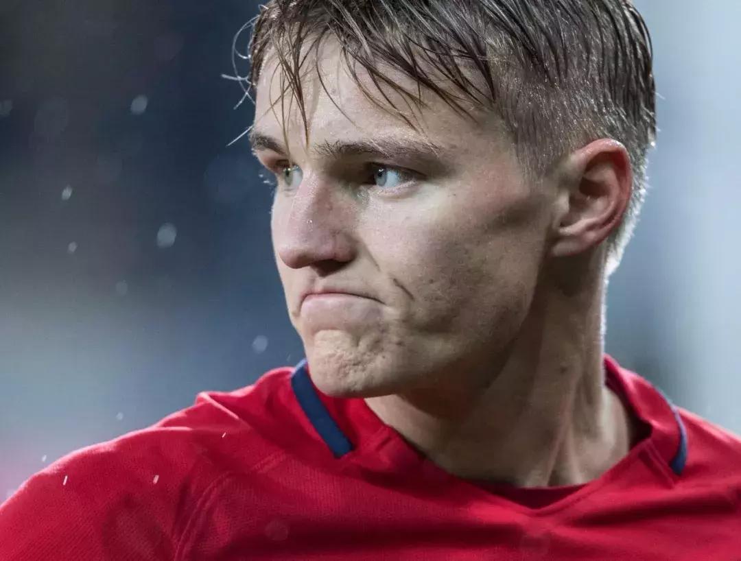 他被誉为挪威绝世天才，近年被四处租借，梦想着重回伯纳乌