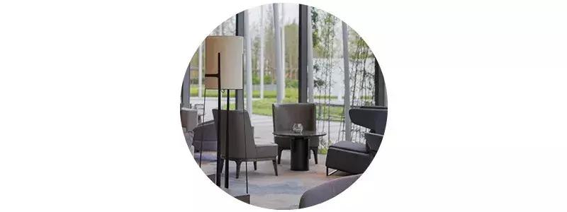 睡进这间藏身青山湖边的理想酒店，一起探寻临安城的悠居岁月~