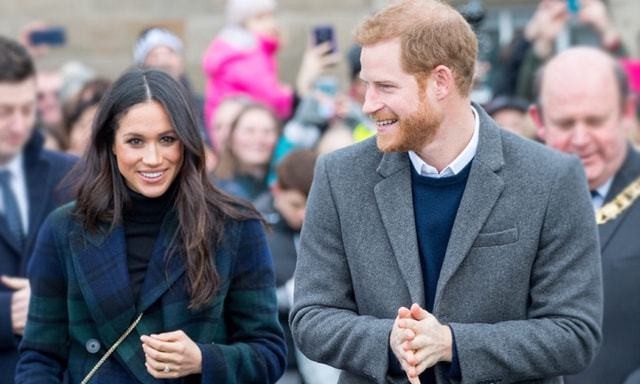 梅根回归王室后首次见女王,梅根出席王室活动不自信