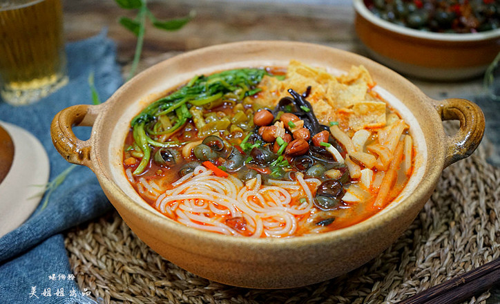 李子柒家月销95万的螺蛳粉，在家就能轻松搞定，好吃到流泪！