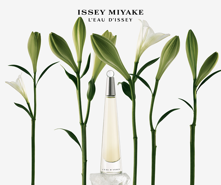 三宅一生的香水与包包，都没有易烊千玺身穿的三宅一生衬衣火！