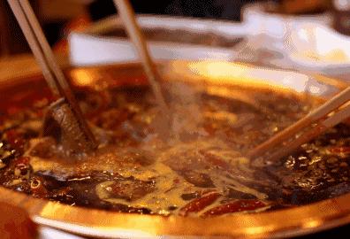 支援武汉的医护去吃火锅,四川医护人员支援武汉