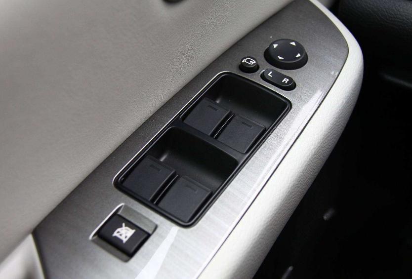 车窗升降滋滋响有什么办法解决吗,汽车开快了玻璃响