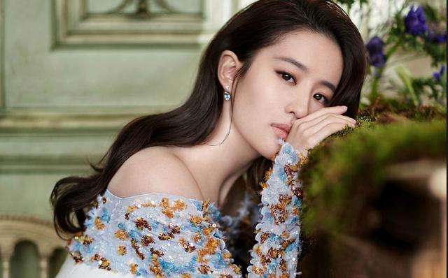 颜值高的女明星照，杨幂和郑爽短发谁更好看，你最喜欢谁呢？