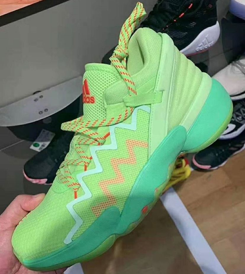 科比上脚4新配色 (欧文上脚科比特殊配色)