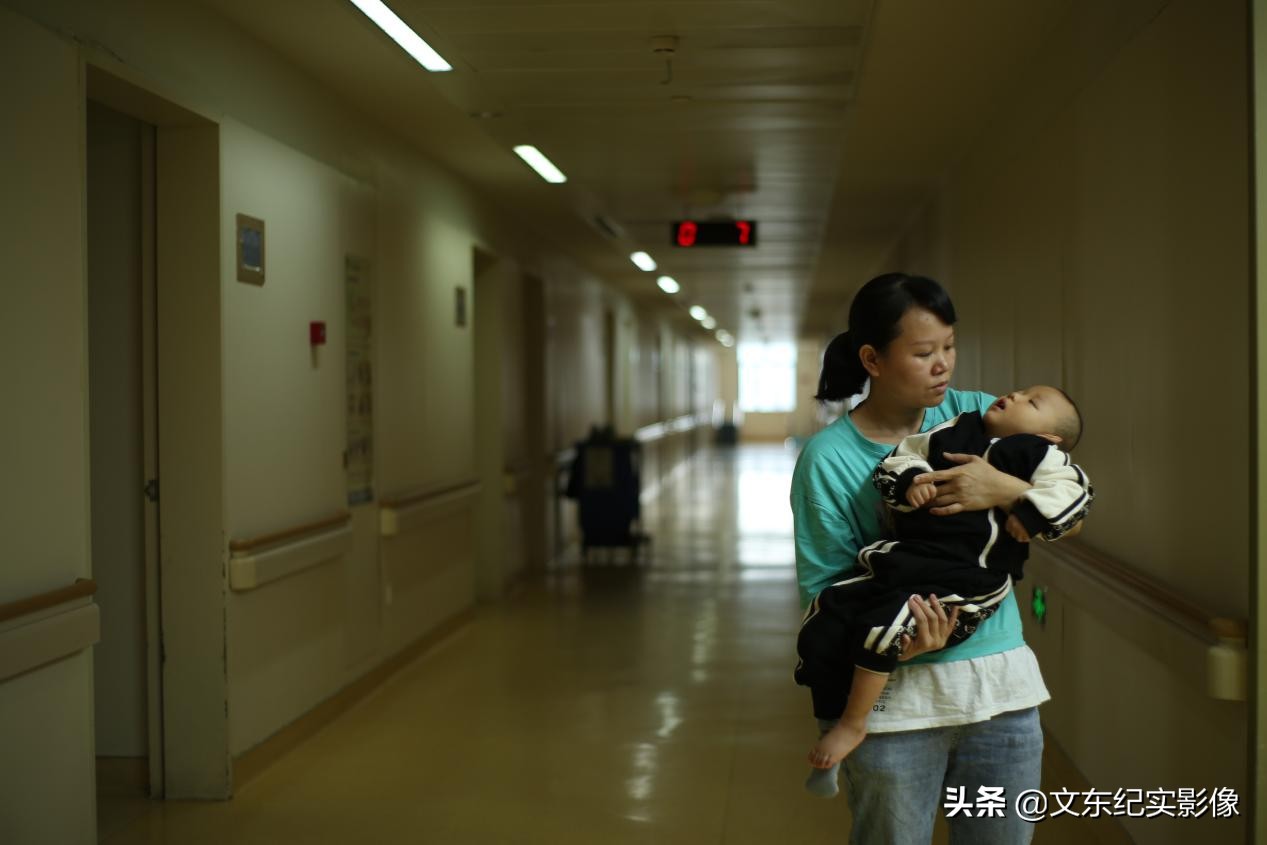 孩子基因突变死了,基因突变孩子光哭