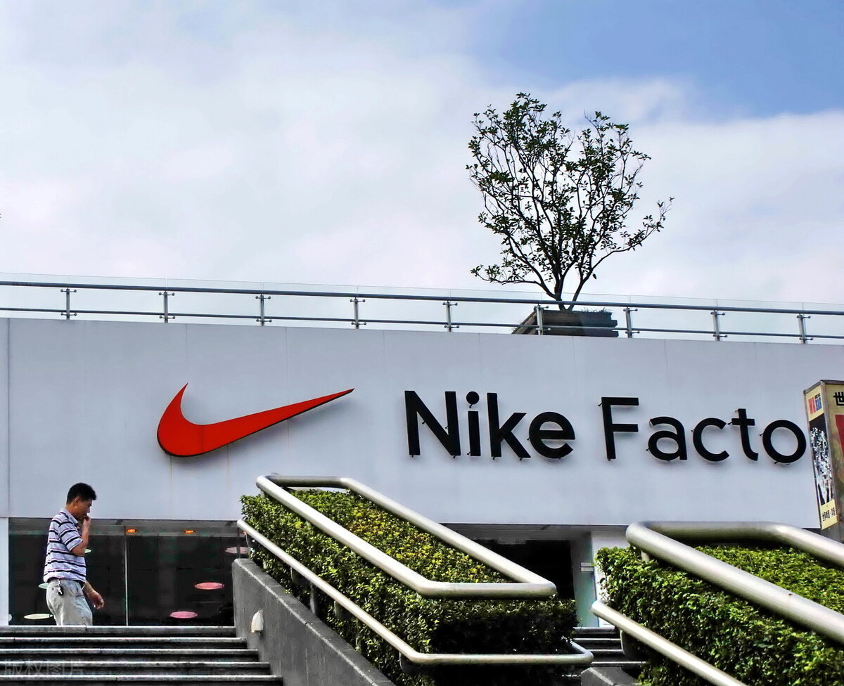 对那些继续公然拥抱耐克的稚子,该不该骂?