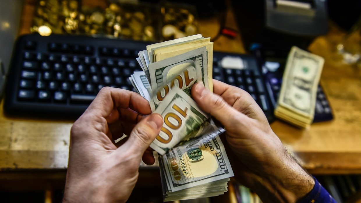 26万亿正撤退，引爆美国市场的“*弹核**”或出现，数千位富翁撤离