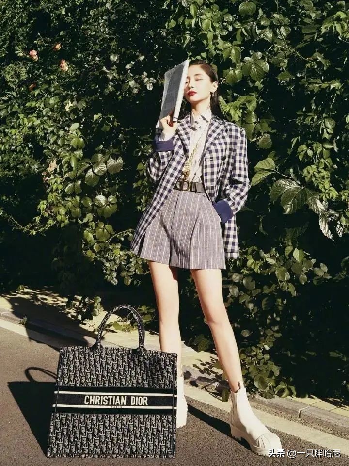 今年最新款的裙子小个子穿,今年流行裙子里面穿裤子