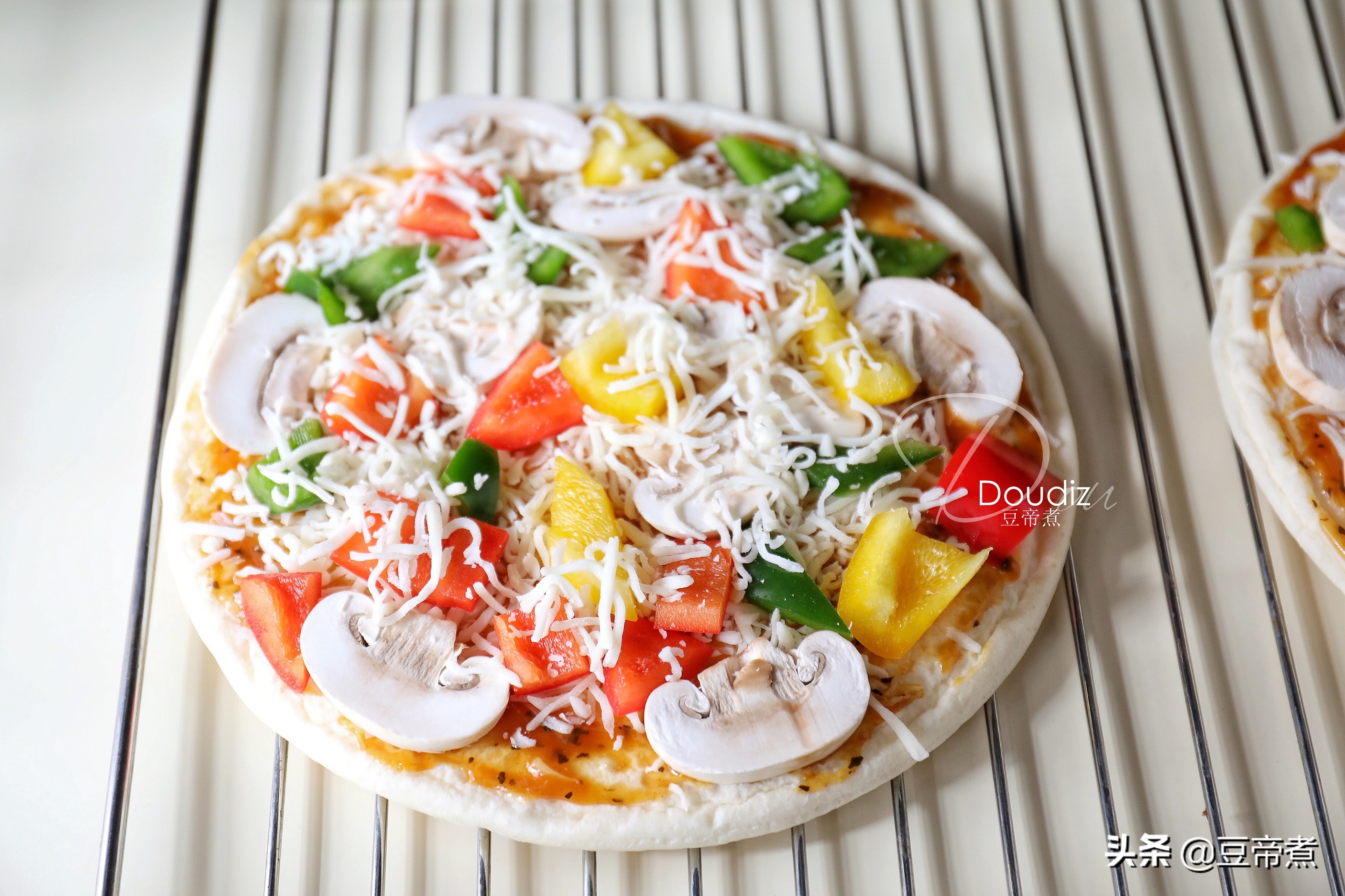 为什么自己烤的披萨胚不脆,为什么现实中的披萨不会拉丝