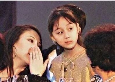 赌王女儿何超盈为什么那么胖了,赌王小公主何超欣近照曝光