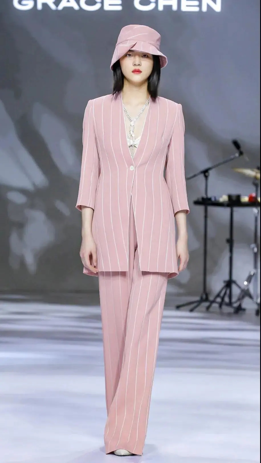 小胸怎么调理变大,小胸怎么做到聚拢