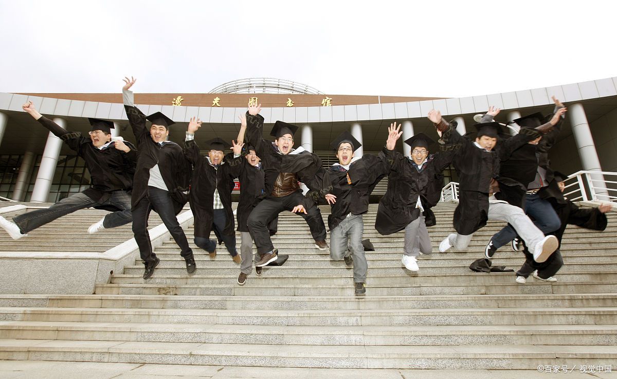 想当小学老师需报考什么大专,小学教育就业出路有什么