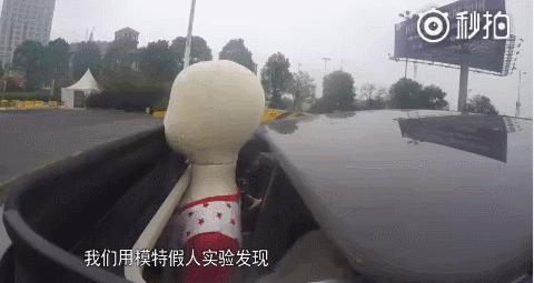 小孩开小车被警察抓了,小男孩开车被警察抓