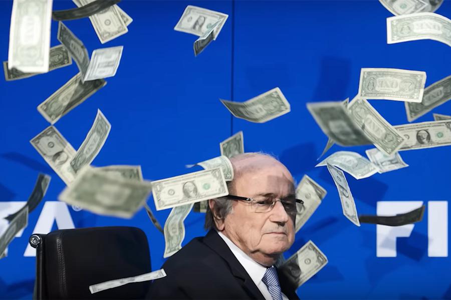 美国女记者采访普京时，竟使出“美人计”，不断伸长腿