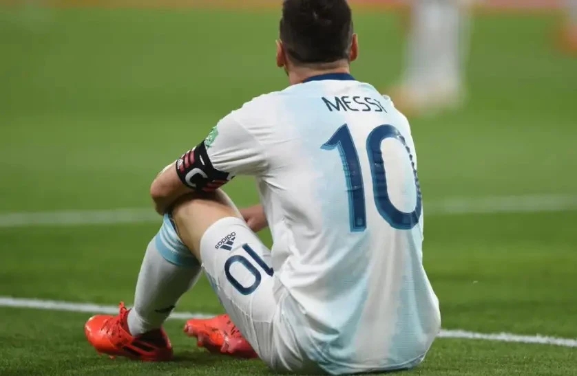 梅西点球var回放公平吗,梅西生涯最不公正的判罚