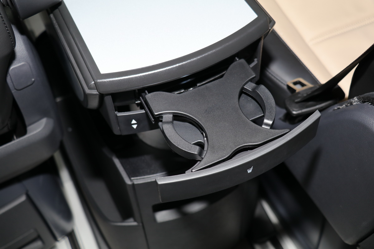 进口大众multivan精彩实拍展示,19年大众帕萨特混动试驾