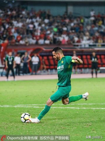 国安对申花误判,国安点球误判var