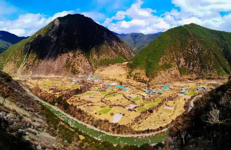 洛克徒步木里到稻城翻的是哪座山,秘境四川甘孜