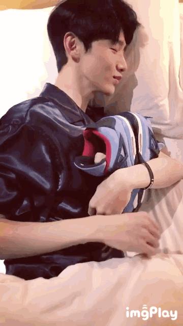 鞋柜放不下的鞋子怎么收纳,家里鞋子太多了如何收纳整理鞋子