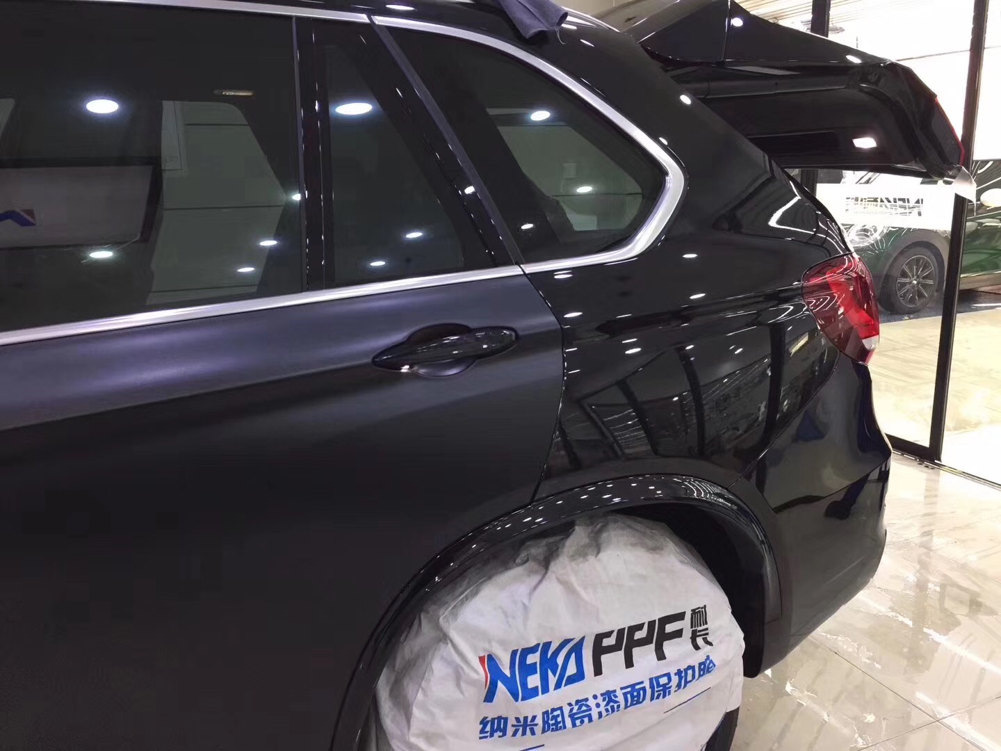 宝马x5隐形车衣完工效果,宝马x5大师风系列隐形车衣