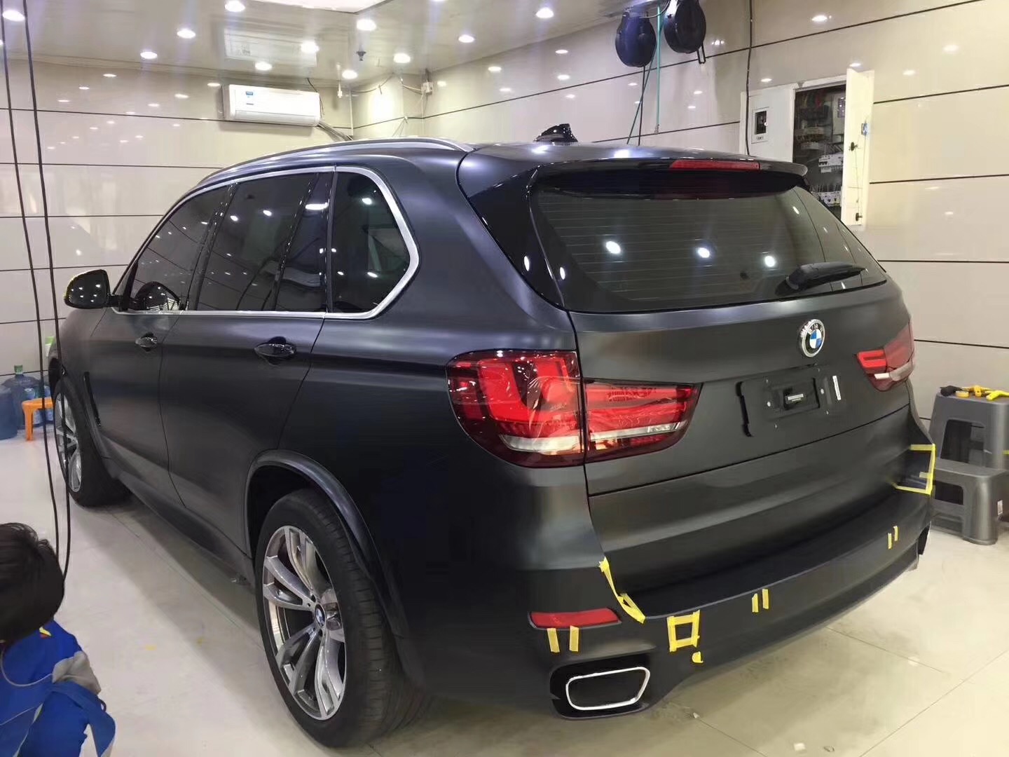 宝马x5隐形车衣完工效果,宝马x5大师风系列隐形车衣