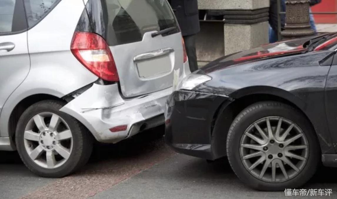 怎么现在的车都不加保险杠了,现在的车子没有前保险杠吗