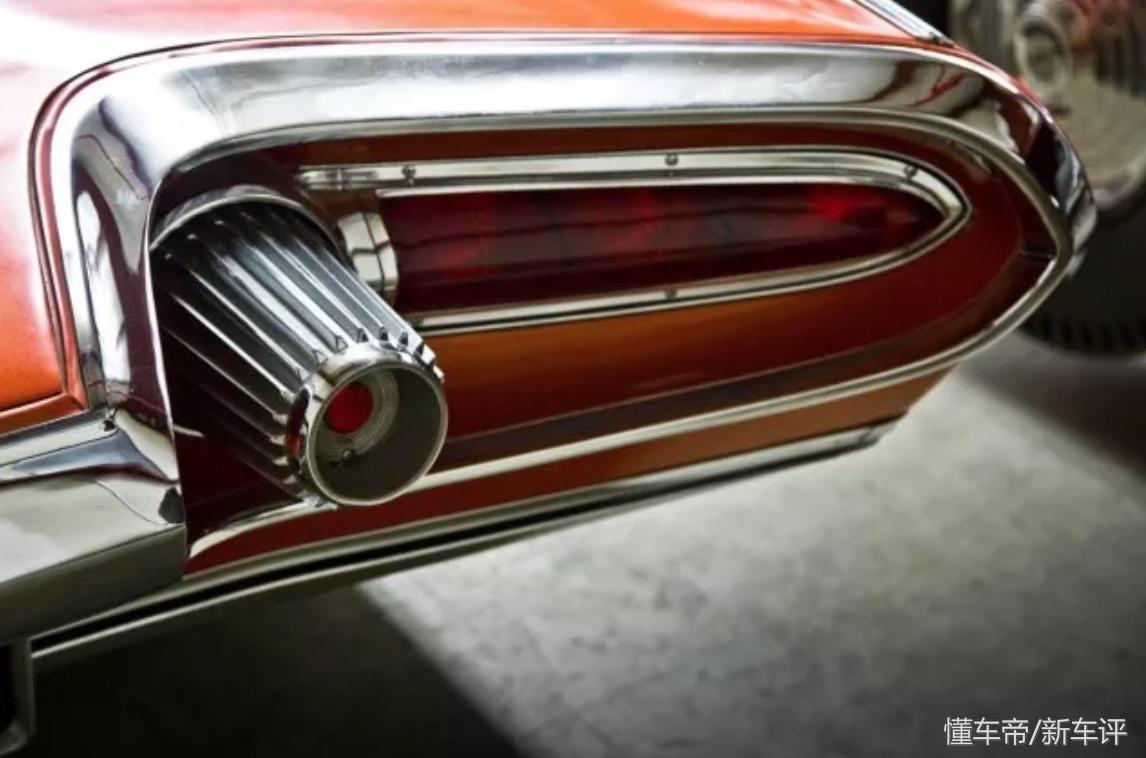 怎么现在的车都不加保险杠了,现在的车子没有前保险杠吗