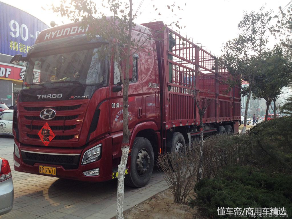 四川现代创虎重卡,新重汽前四后八自卸车